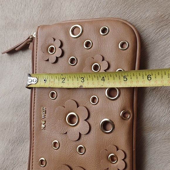 Nine West wristlet - Picture 9 of 14